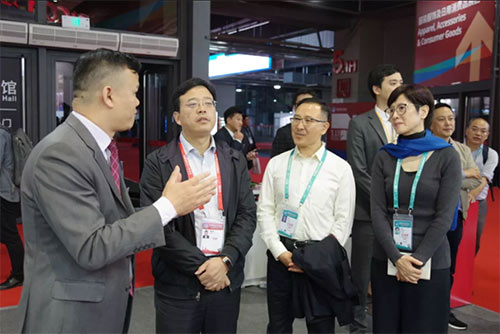 中共上海市黃浦區(qū)區(qū)委副書(shū)記、區(qū)長(zhǎng)巢克儉蒞臨參觀