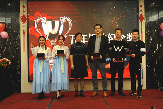 五年銀牌紀念獎